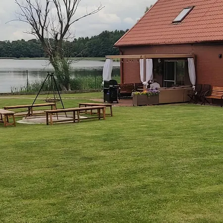 Dom Nad Jeziorem Kuznia Villa Lakie (Zlotow)
