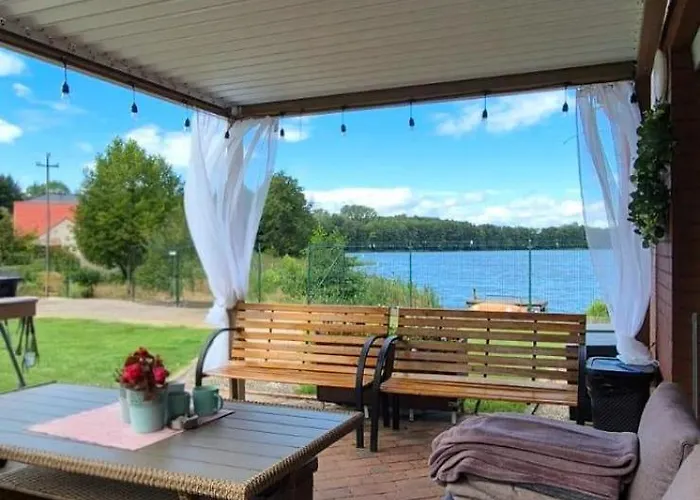 Dom Nad Jeziorem Kuźnia Willa