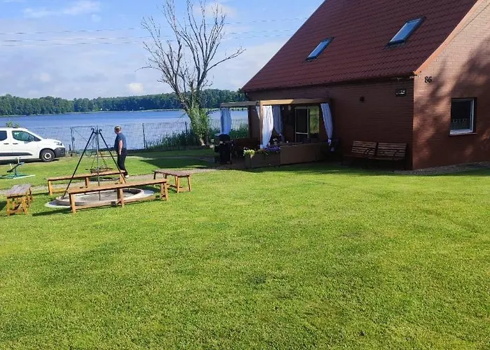 Dom Nad Jeziorem Kuźnia * Lakie (Zlotow)